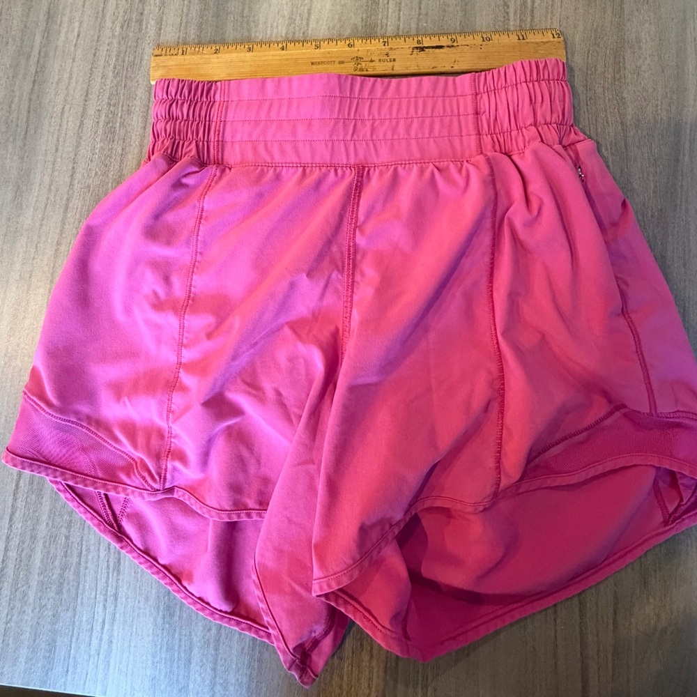 Lululemon Hotty Hot HighRise Lined  4” Short, size 4 - Picture 6 of 7